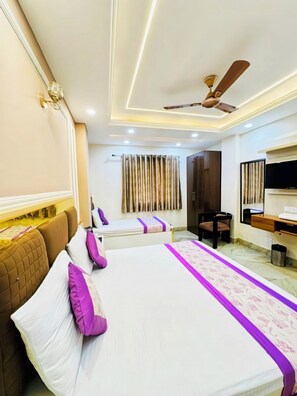 Triple Room | Soundproofing, free WiFi - Hotel Satwa 29 (New Delhi)