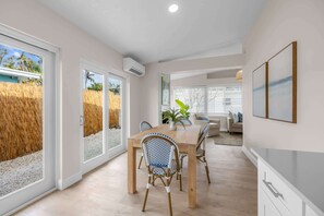 Dining - Steps to Beach | King Bed | Parking | Pet-Friendly (Cocoa Beach)
