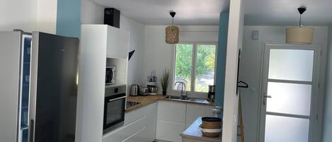 Refrigerador, microondas, horno, placa de cocina