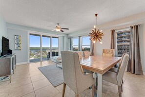 Dining - Southern Comfort at The Aruba - Pool open! (Daytona Beach)