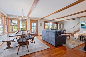 Ferienhaus, Mehrere Betten, Terrasse, Meerblick (Bayview Beach House) | Wohnbereich
