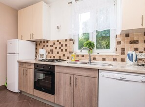 apartman | Privát konyha | Hűtőszekrény, sütő, főzőlap és mosogatógép