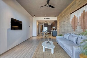 TV - 2BR Penthouse Rooftop & Pool in OR Cabo Boutique Residences (Cabo San Lucas)
