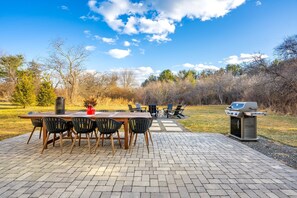 Outdoor dining - Game Room, Home Gym, 1 Mile to Beach (York Beach)