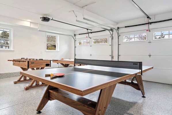 Game room - Game Room, Home Gym, 1 Mile to Beach (York Beach)