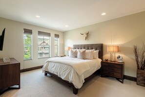 4 chambres, bureau, fer et planche à repasser, accès au Wi-Fi (inclus)