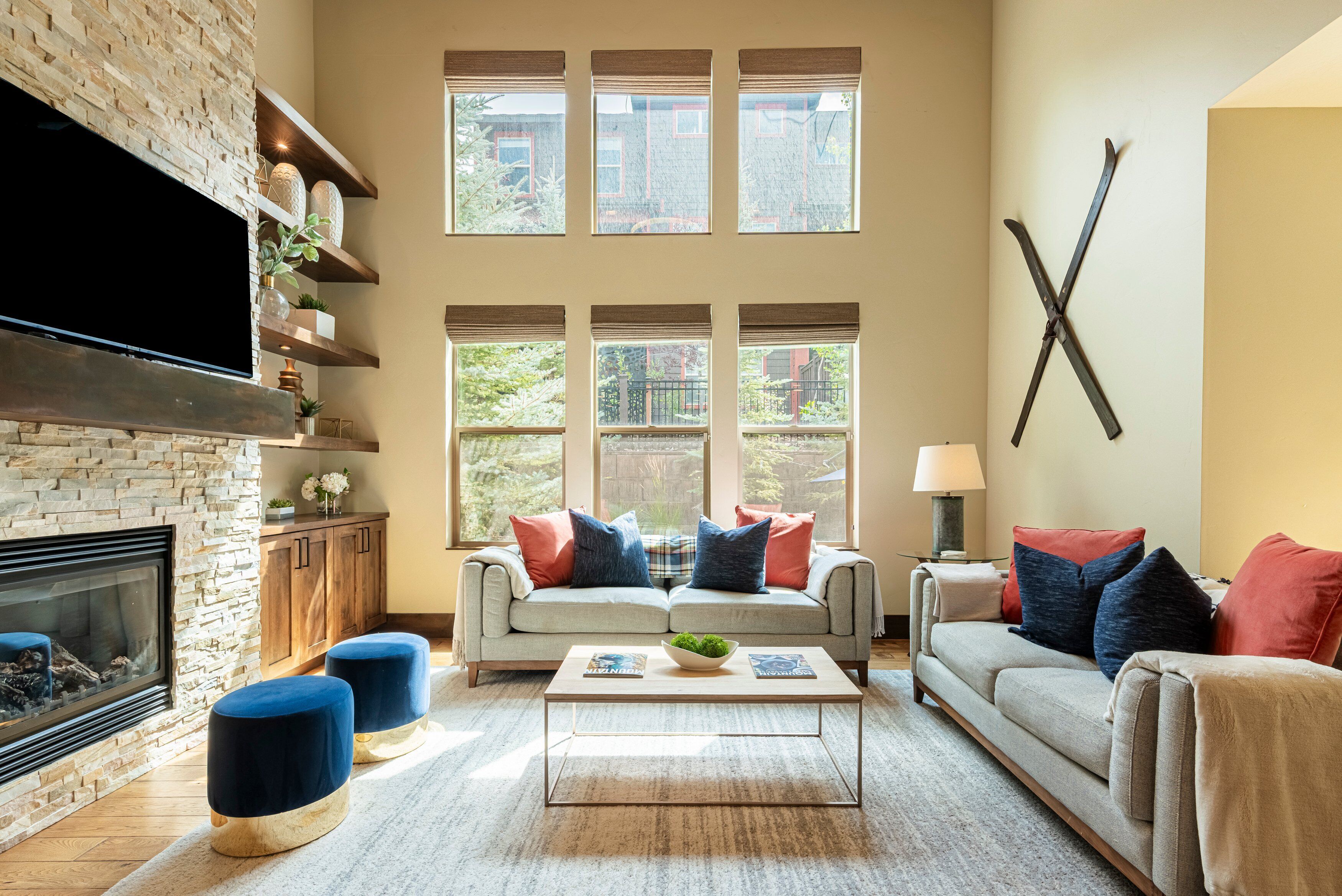 Fernseher, Kamin, Tischfußball, Stereoanlage