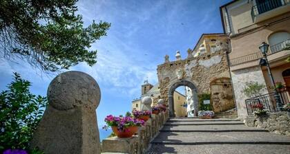 Ancient Aragonese Dwelling in the heart of the ancient village of Agropoli with sea view