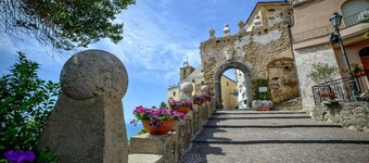 Ancient Aragonese Dwelling in the heart of the ancient village of Agropoli with sea view