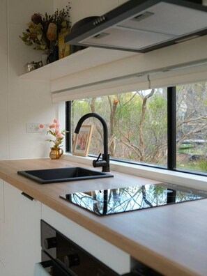 Fridge, oven, stovetop, coffee/tea maker - Kangaroo Island Seaside Nature Retreat ‘Melaleuca’ (Island Beach)