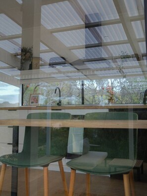 Outdoor dining - Kangaroo Island Seaside Nature Retreat ‘Melaleuca’ (Island Beach)