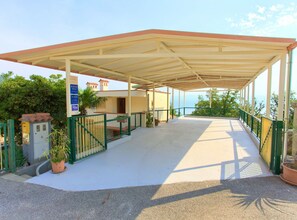 Exterior - Superb Lovran Apartments With Sea Views - One Bedroom Apartment With Balcony (Lovran)