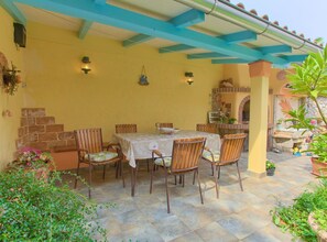 Dining - Superb Lovran Apartments With Sea Views - One Bedroom Apartment With Balcony (Lovran)