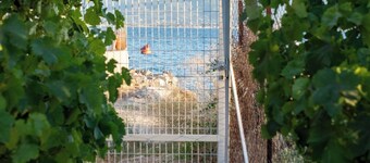 Beachfront Cottage with Spectacular Evian Gulf Views – 3 Minutes from Eretria