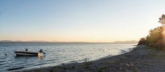 Beachfront Cottage with Spectacular Evian Gulf Views – 3 Minutes from Eretria