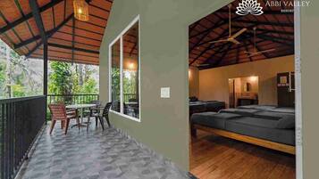 Standard Cottage | Balcony