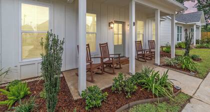 New Breezy Cottage - King Bed - Mini-Golf - Park