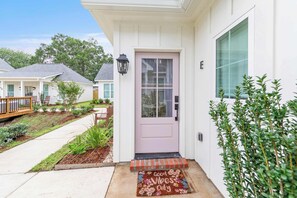 Exterior detail - New  Extra Innings Cottage - Studio - Sports Complex (Youngsville)