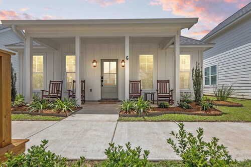 New Grand Slam Cottage | King Bed + Sports Complex