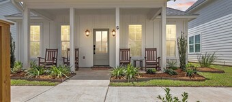 New Grand Slam Cottage | King Bed + Sports Complex