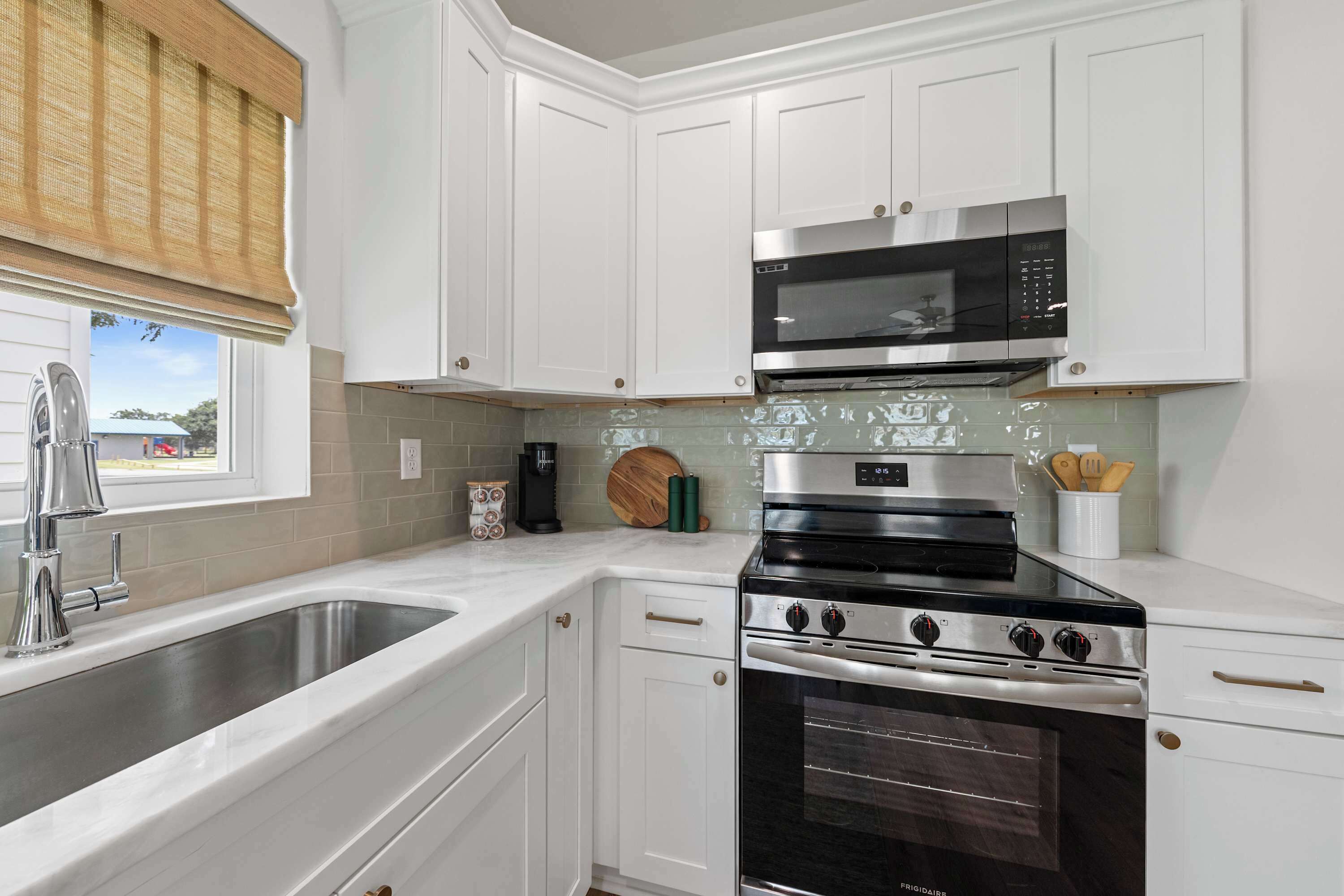 Frigorifero, microonde, forno, piano cottura