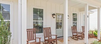 New Grand Slam Cottage | King Bed + Sports Complex