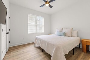 2 chambres, fer et planche à repasser, Wi-Fi gratuit, draps fournis