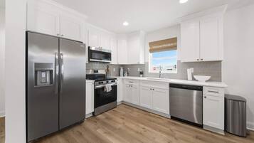 Refrigerador, microondas, horno, placa de cocina