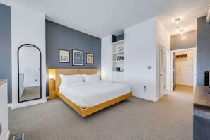 Room - Santana Row Properties #9 - Silicon Valley Getaway: Escape the Ordinary! (San Jose)