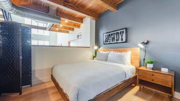 Desk, iron/ironing board, travel cot, WiFi