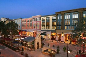 Exterior - Santana Row Properties #9 - Silicon Valley Getaway: Escape the Ordinary! (San Jose)