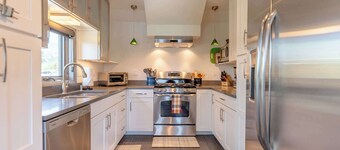 Anthracite Charm, pet friendly, expansive views!