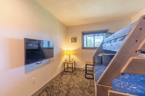 3 chambres, fer et planche à repasser, lit de bébé portatif, Wi-Fi