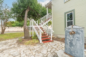Property grounds - Historic Luxury | Walk to Main | Pool & Hot Tub (Fredericksburg)