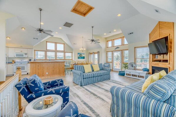 Smart TV - 3 BUOYS, 1 GULL - 5-bedroom house within walking distance to beach access (Kill Devil Hills)
