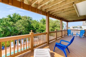 Property grounds - 3 BUOYS, 1 GULL - 5-bedroom house within walking distance to beach access (Kill Devil Hills)