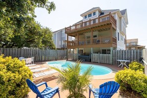 Pool - 3 BUOYS, 1 GULL - 5-bedroom house within walking distance to beach access (Kill Devil Hills)