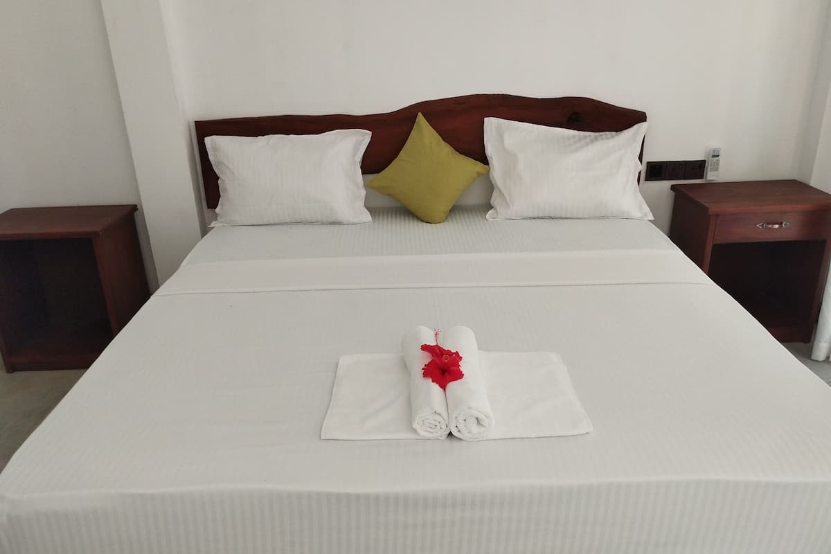 Desk, laptop workspace, free WiFi, bed sheets