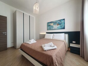 2 bedrooms, travel cot, free WiFi