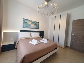 2 camere, culla da viaggio, Wi-Fi gratuito