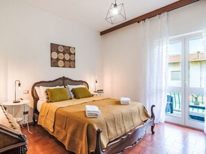 3 bedrooms, iron/ironing board, travel cot, free WiFi