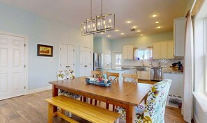 Dining - FD186 Shared Pool, Pet Friendly, Golf Cart Included, Boardwalk to the Beach (Port Aransas)