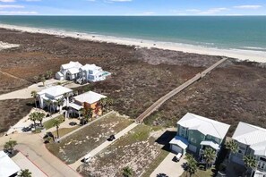 Beach nearby - FD186 Shared Pool, Pet Friendly, Golf Cart Included, Boardwalk to the Beach (Port Aransas)