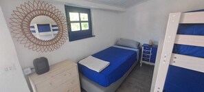 Cuna de viaje y ropa de cama