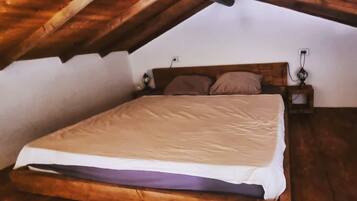 2 chambres, lit parapluie, draps fournis