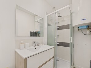 Shower - House with a garden annex for 6 (Les Sables-d´Olonne)