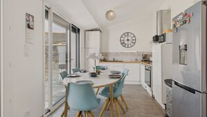 Kaffetrakter/tekoker, kjøleskap, mikrobølgeovn og ovn