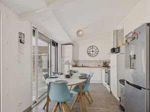 Kühlschrank, Mikrowelle, Ofen, Geschirrspüler