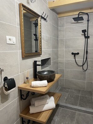 Shower, hair dryer, towels - Holiday Home Cherry with pool (Vrsine)