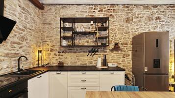 Réfrigérateur, micro-ondes, four, lave-vaisselle